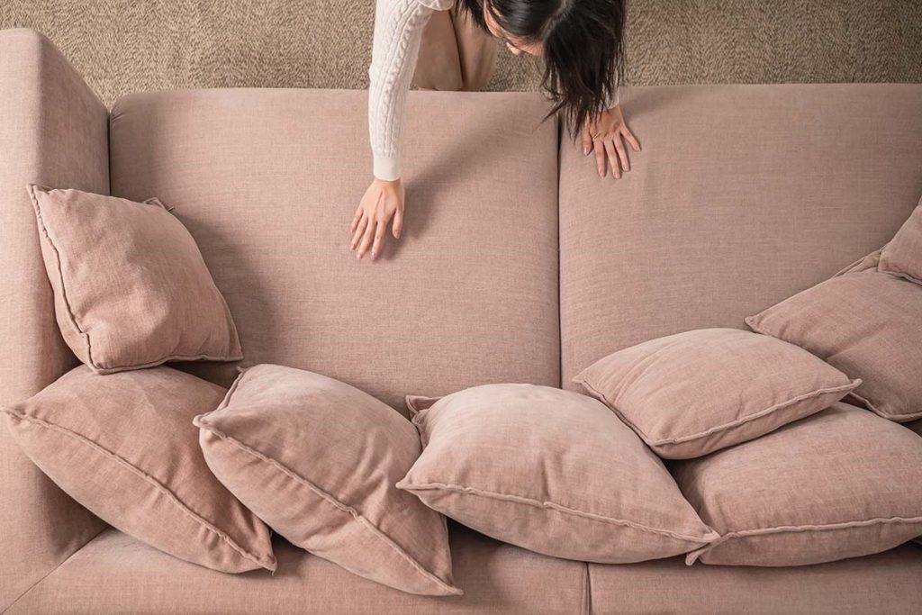 چگونه از چروک شدن پارچه مبل جلوگیری کنیم؟ ساده و کاربردی
